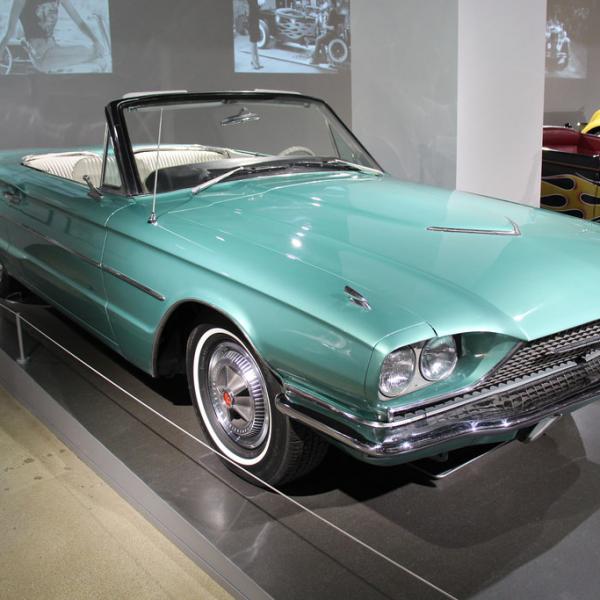Ford Thunderbird 1966 acquamarina